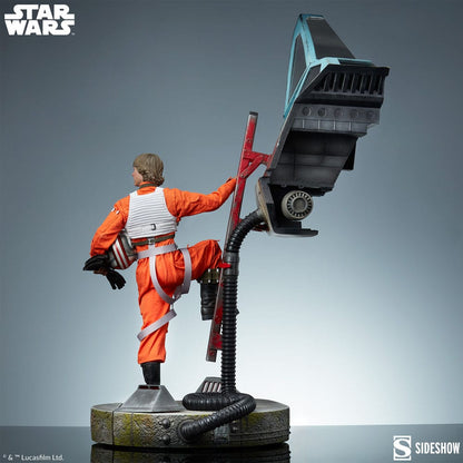 SIDESHOW - Star Wars Premium Format Statue Luke Skywalker & X-Wing: Red Five, Standing By