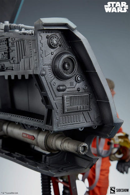 SIDESHOW - Star Wars Premium Format Statue Luke Skywalker & X-Wing: Red Five, Standing By