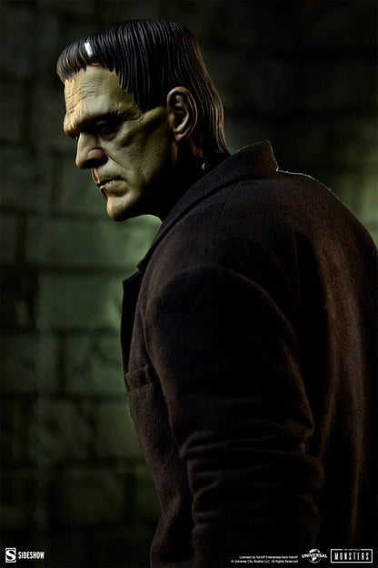 SIDESHOW - Frankenstein Premium Format Mixed Media Statue Frankenstein (Fabric Costume)