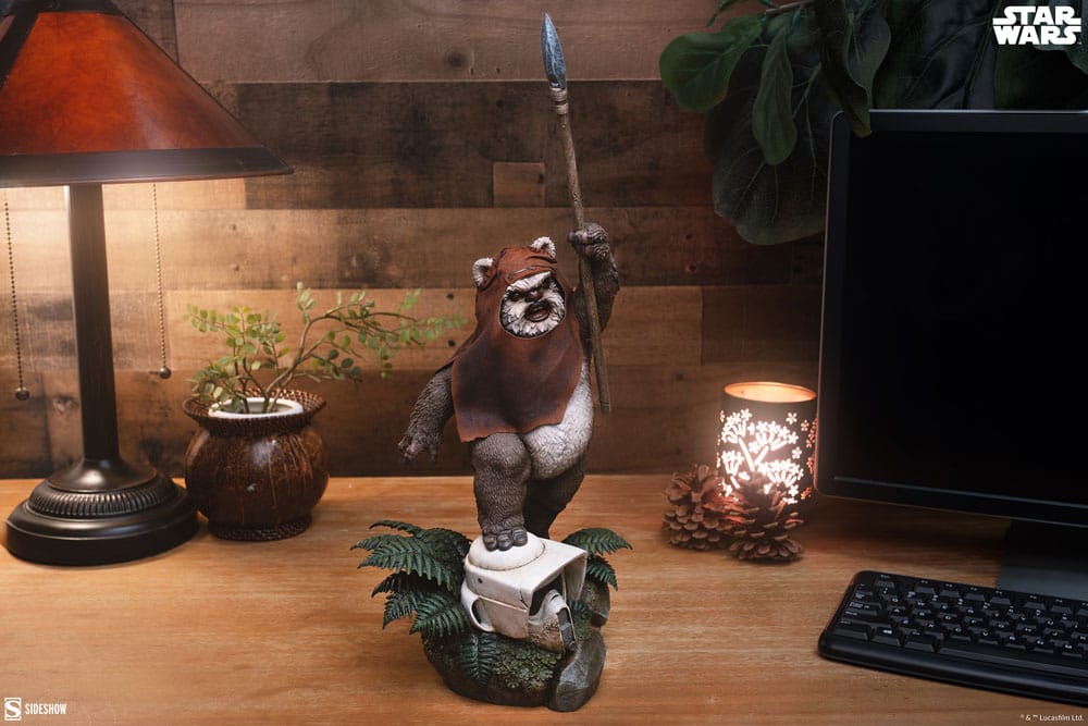 SIDESHOW - Star Wars: Episode VI - Return of the Jedi Premium Format Statue Wicket