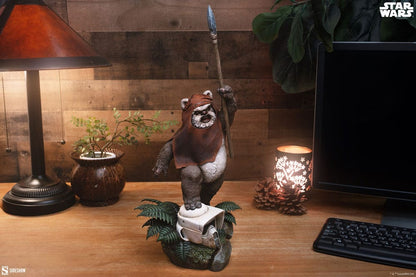 SIDESHOW - Star Wars: Episode VI - Return of the Jedi Premium Format Statue Wicket