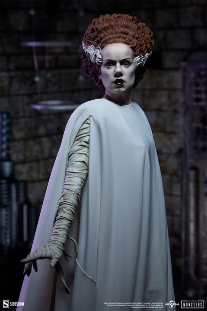 SIDESHOW - Bride of Frankenstein Premium Format Mixed Media Statue The Bride of Frankenstein (Fabric Costume)